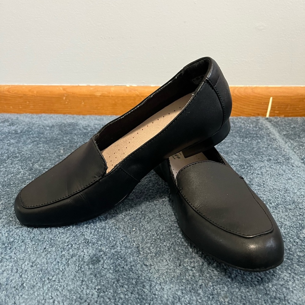 NWOT Clarks Black Leather Loafer